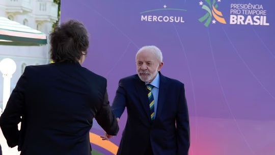 El presidente Javier Milei junto a su par de Brasil, Lula da Silva.