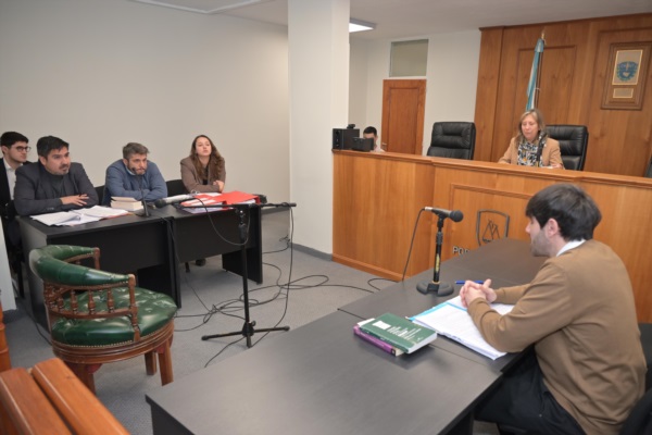Una postal de la discusión en tribunales de Trelew. 
