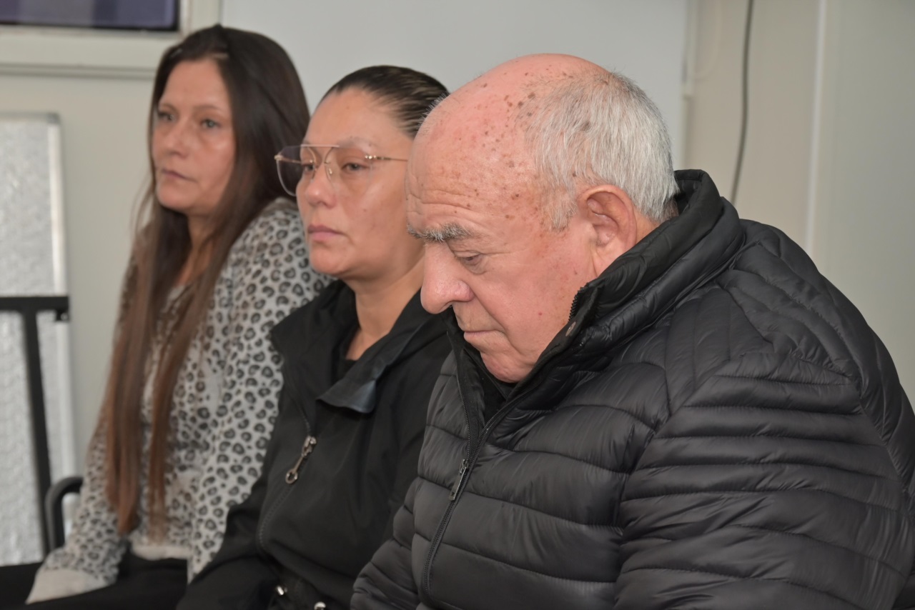 Desde la izquierda, Belén, Analía y José Uña. 