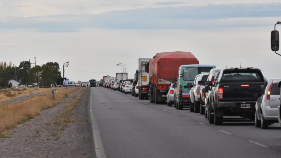 La Ruta Nº25 entre Rawson y Trelew.