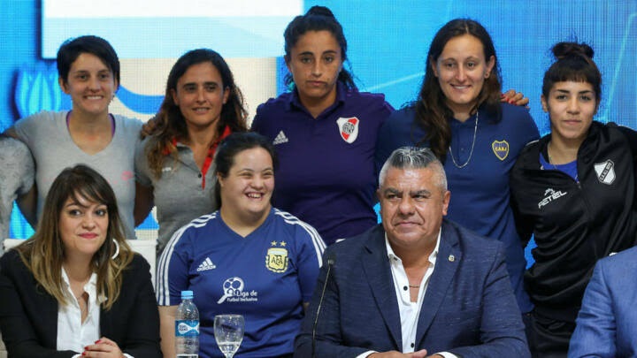 Claudio "Chiqui" Tapia y los clubes afistas cuando se anunció la profesionalización.