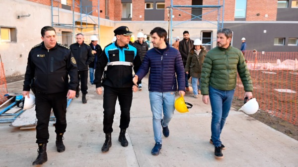 García, Torres y Merino de recorrida junto a miembro del COBIPOL.
