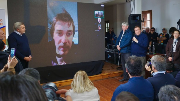 Nacho Torres participó del acto de manera virtual junto al gobernador de Neuquén, Rolando Figueroa.