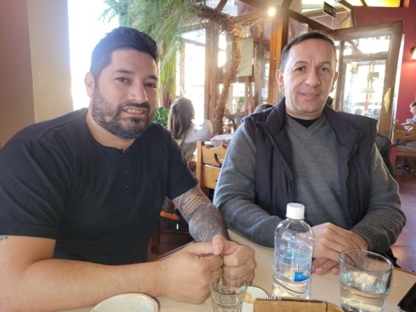 Pérez en 2023, junto a Adrián Maderna.