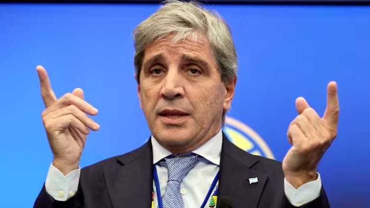 Luis Caputo presentará la hoja de ruta para afrontar los pagos de deuda hasta el año próximo.