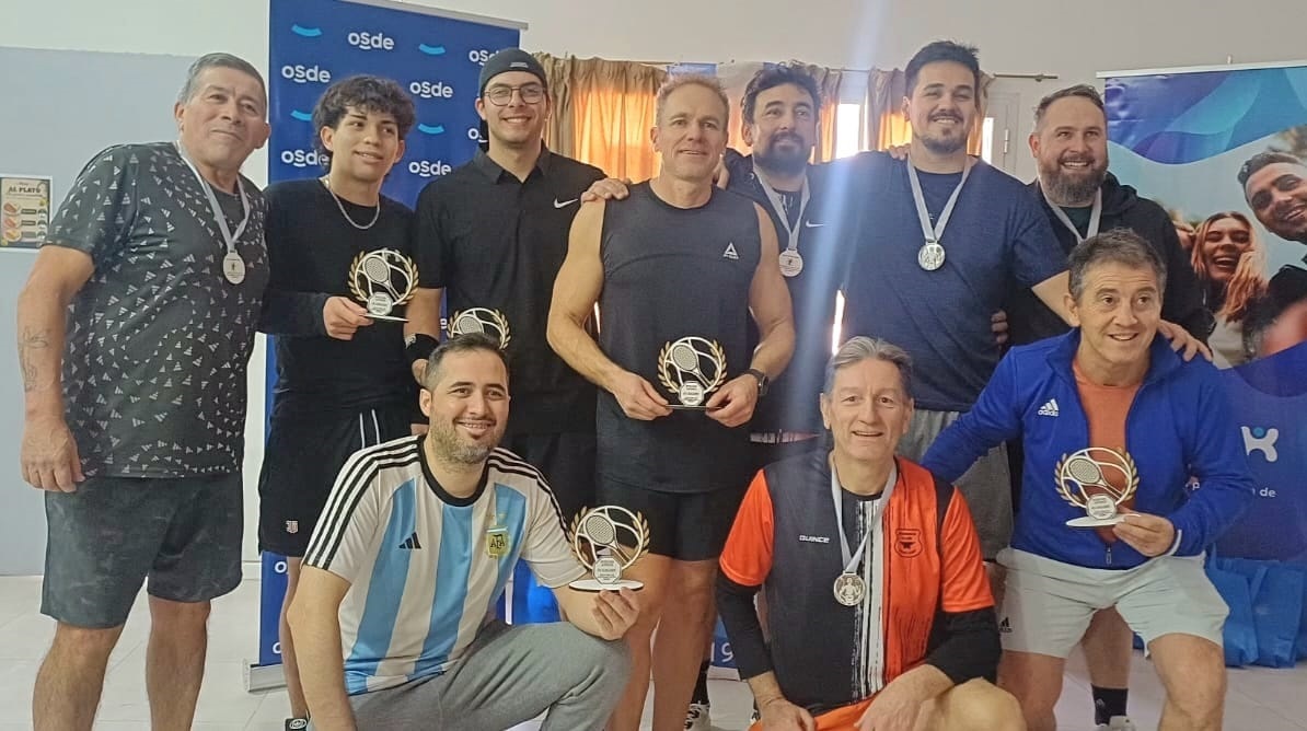 Los equipos finalistas de 4º Caballeros, Puerto Madryn TC 1 y Bigornia de Rawson.