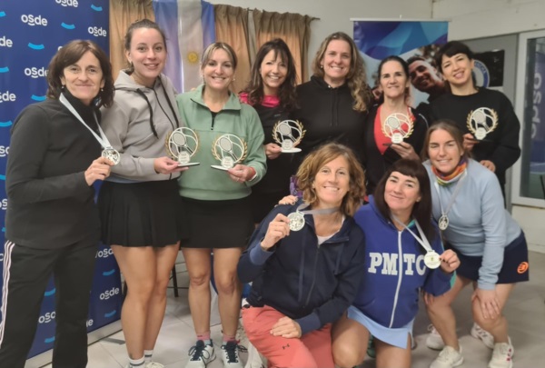 Las finalistas de 3º Damas, las campeonas del TTC y las subcampeonas del PMTC.