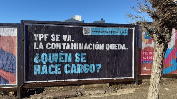 Los afiches llegaron a las calles de Comodoro.
