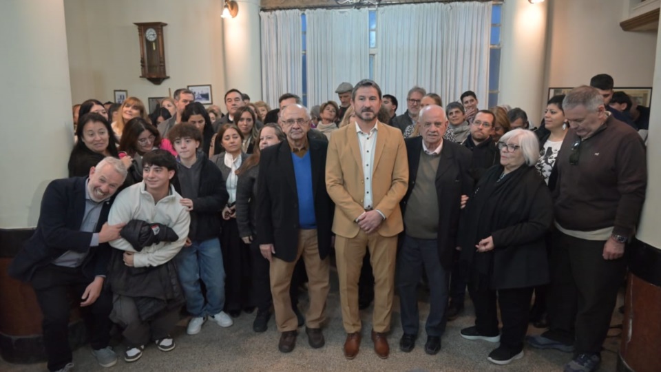La familia Fernández, allegados, amigos y el intendente Merino.