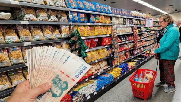 Las consultoras privadas anticipan que el proceso de desaceleración de la inflación se detuvo en julio.
