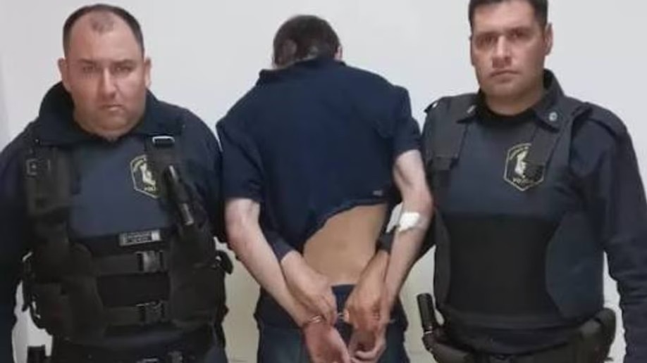 Momento de la detención de Renzo Chidichimo. Foto: Agencia NA (Policía).