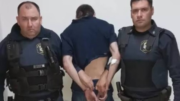 Momento de la detención de Renzo Chidichimo. Foto: Agencia NA (Policía).