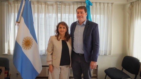 Moyano y Biss después de la jura.