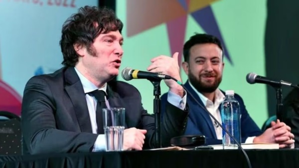 Laje, junto al Presidente Javier Milei, de quien es acaso su principal referente intelectual.