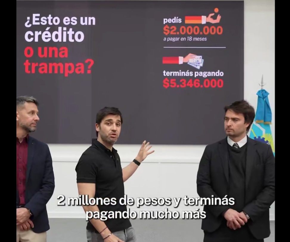 Torres, junto al ministro de Economía, Gustavo Paz, y el coordinador de Gabinete, Andrés Arbeletche.