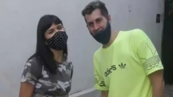 Damián Villarreal subió a las redes sociales una foto con una de sus víctimas, Julieta Antón. Foto: Agencia NA (redes).