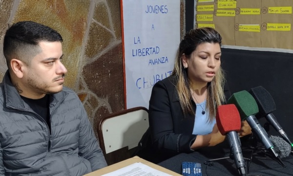 Brandán y Martínez, amigos de militancia libertaria, ahora trabajando para el Gobierno de Chubut.