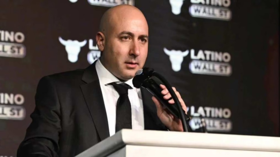 Cerimedo es uno de los responsables de "La derecha diario", una muy difundida plataforma de comunicación de ultraderecha..