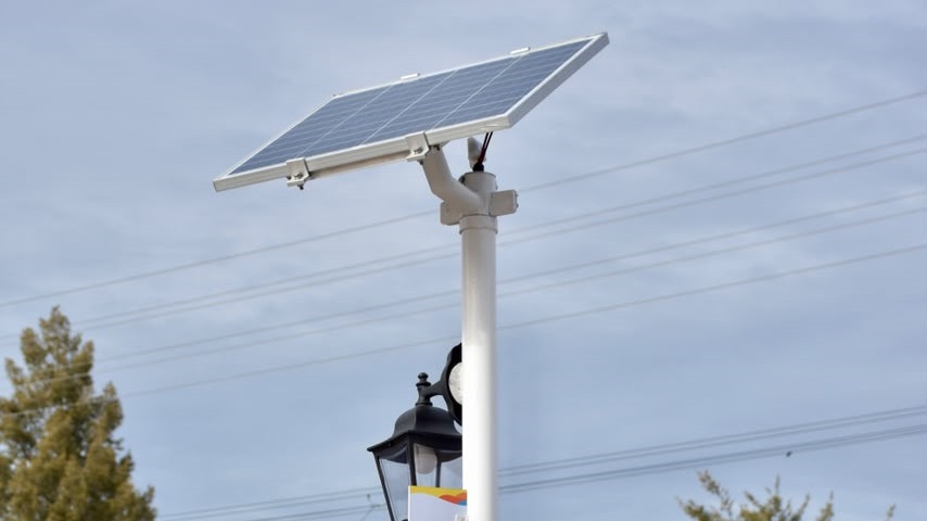 El panel solar en la Laguna Chiquichano.