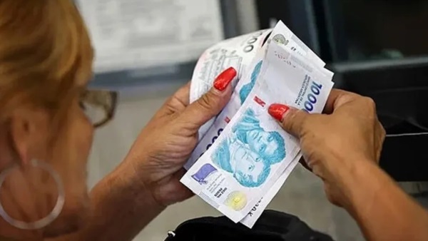 El costo de los impuestos y servicios absorbe una parte cada vez mayor del presupuesto familiar mientras el consumo se deteriora.