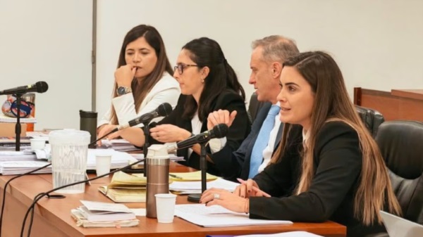 La fiscal del caso Guadalupe Inaudi, junto al fiscal jefe Agustín García, durante una audiencia de control de acusación.