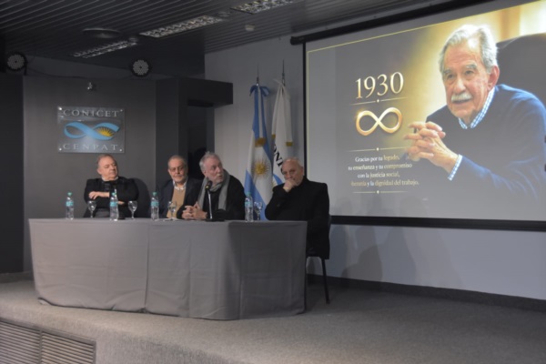 El Foro homenajeó a Guillermo Gallo Mendoza, uno de los impulsores de la Fundación Patagonia Tercer Milenio.