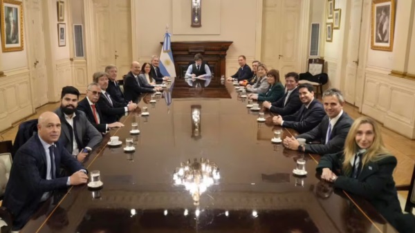 El Presidente llegó a las 9.24. La economía es el temario central del encuentro.