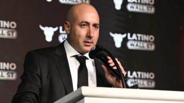 De manejar taxis en Mar del Plata a ser el monje negro de una nación latinoamericana; una vida para Netflix...
