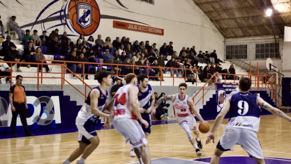 Nicolás De los Santos volvió a jugar para Racing tras operarse el hombro. (Fotos: Prensa Racing).