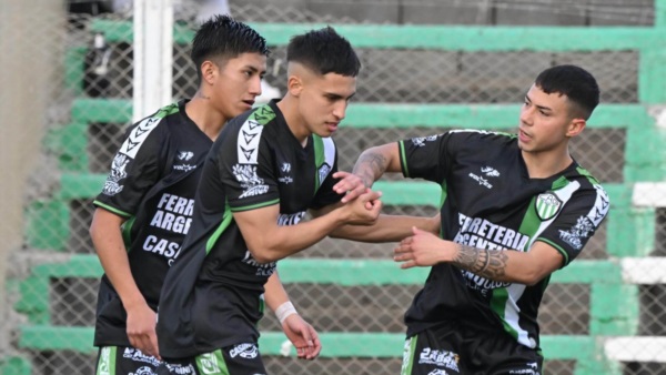 Owen Soto marcó 5 goles en su despedida. Se va a Boxing Club. (Fotos: Daniel Feldman/Jornada Medios).