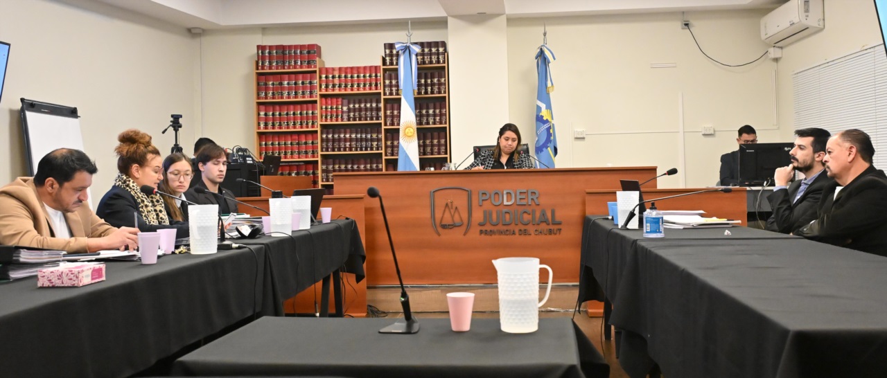 Postal de la audiencia en Rawson.