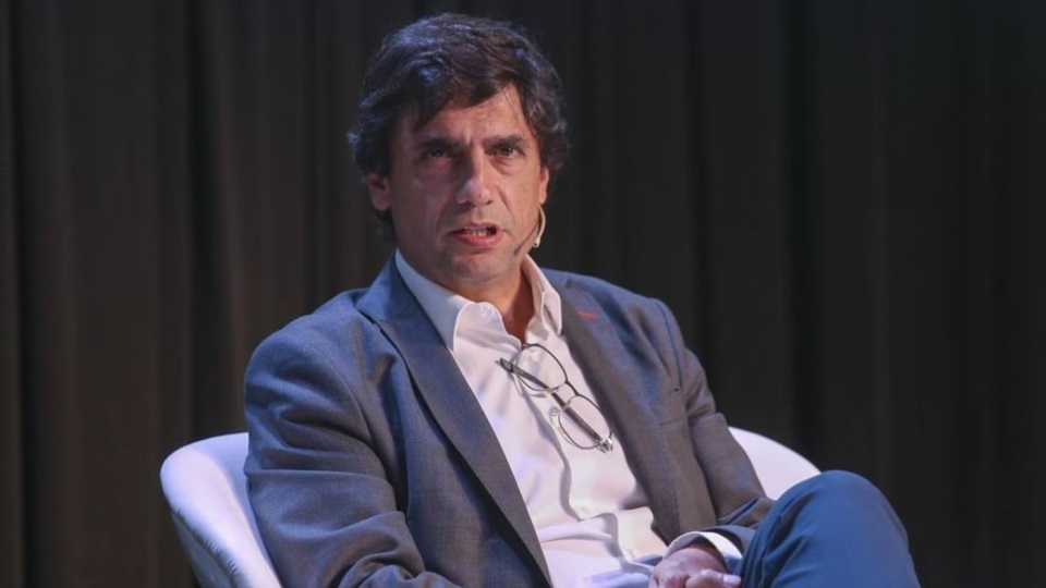 Lacunza advirtió por el nivel de morosidad de casi seis millones de personas y la pérdida de empleo industrial.