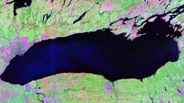 El lago debe su nombre a la palabra indígena wendat "Ontari'io", que significa "lago grande y hermoso".