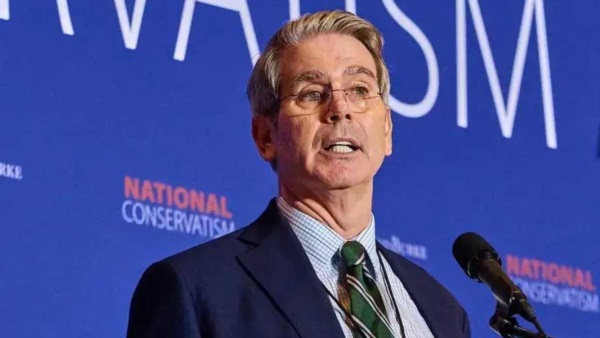 Scott Bessent consideró que "habría libertad de movimiento" en ese paso marítimo estratégico.