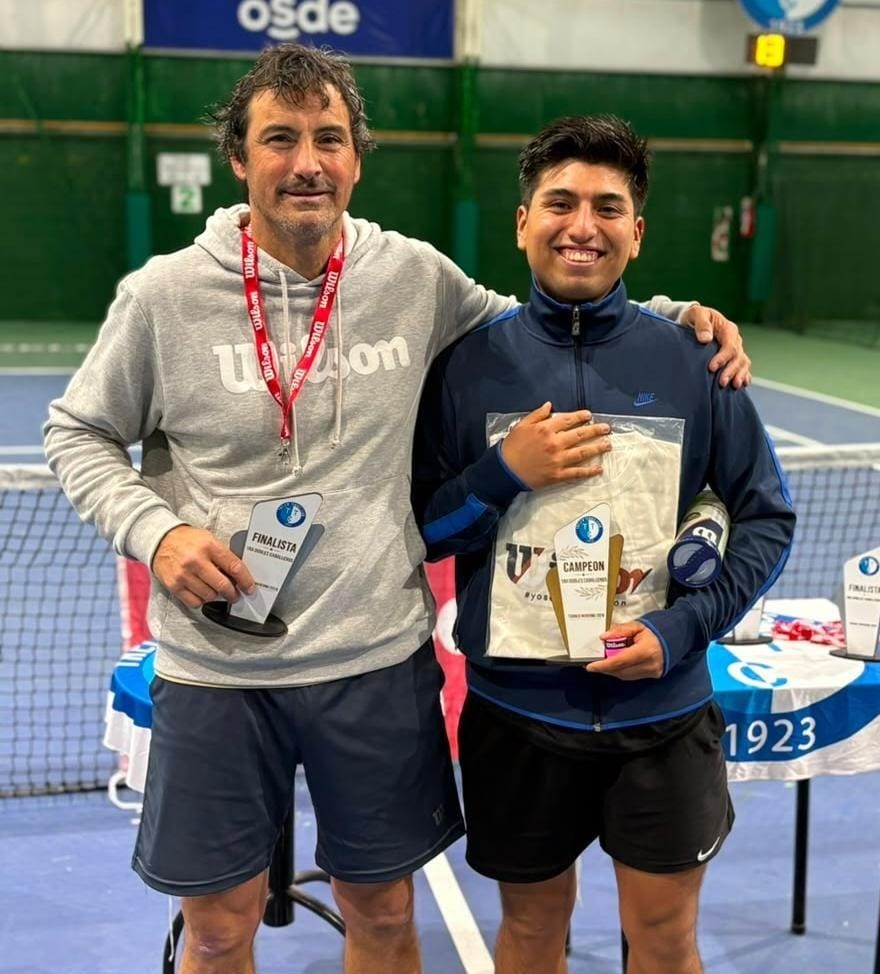 Fernando Nogueira, finalista, y Gabriel Mamani, el campeón del Invierno en Primera categoría.