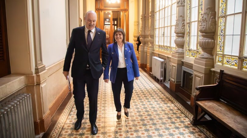 Bullrich y Sturzenegger en el Senado.