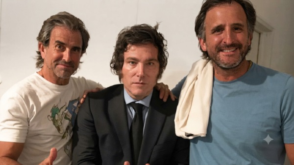 MIlei con los hermanos Benegas Lynch: "Bertie" (izq.) y Joaquín.