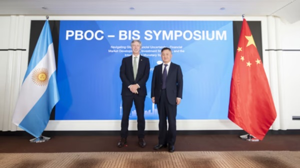 Santiago Bausili junto a Pan Gongsheng. Foto: Agencia NA (BCRA).