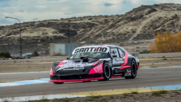 Emanuel Abdala, líder del campeonato del TC Patagónico (Aguila Prensa).