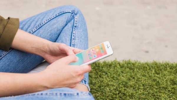 Imponen límites al uso de Facebook e Instagram por parte de los adolescentes. Foto: Agencia NA (Freepik).