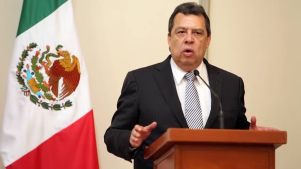 El ex gobernador Aguirre. Alumnos de una escuela para maestros desaparecieron cuando se trasladaban rumbo a una movilización en Ciudad de México.