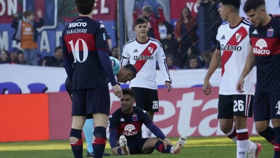 El "Pity" pidió el cambio por una molestia al minuto de juego.