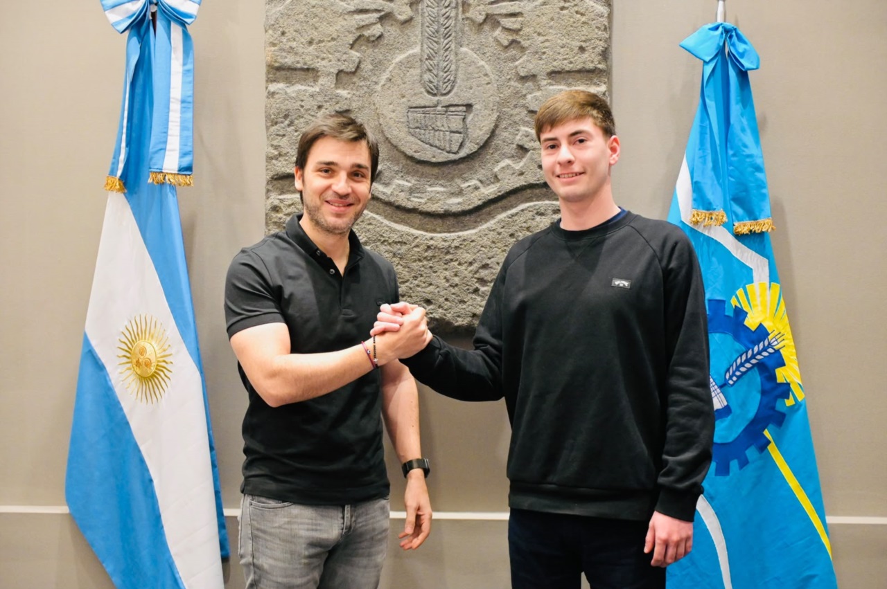 Torres y Jones en Casa de Gobierno, anunciando el acuerdo.