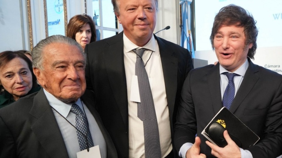 Eduardo Eurnekian, Juan Napoli y el presidente Javier Milei en el Consejo de las Américas.