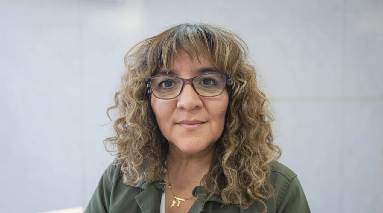Luna viene del sector privado, en donde su empresa tiene algunas dificultades.