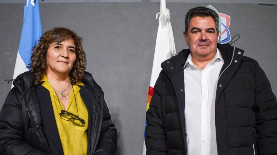 La nueva y el ex. Luna y su antecesor, Alfonsín.