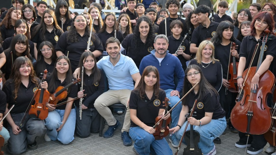 Ensayo dela orquesta infanto-juvenil.