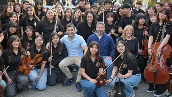 Ensayo dela orquesta infanto-juvenil.