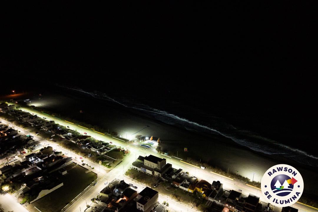 Playa Unión cuenta con iluminación en la costa