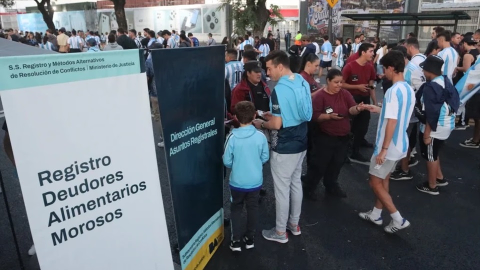 Los deudores alimentarios no pueden entrar a los estadios. Foto: Agencia NA (archivo).